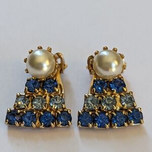 💙 Vintage earrings faux pearl Blue rhinestone 1" clip gold tone fan shape